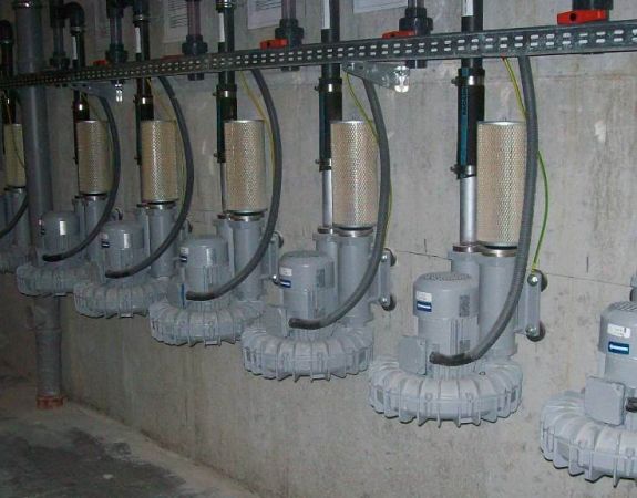 Dmuchawy powietrza - pomieszczenie technologii basenowej